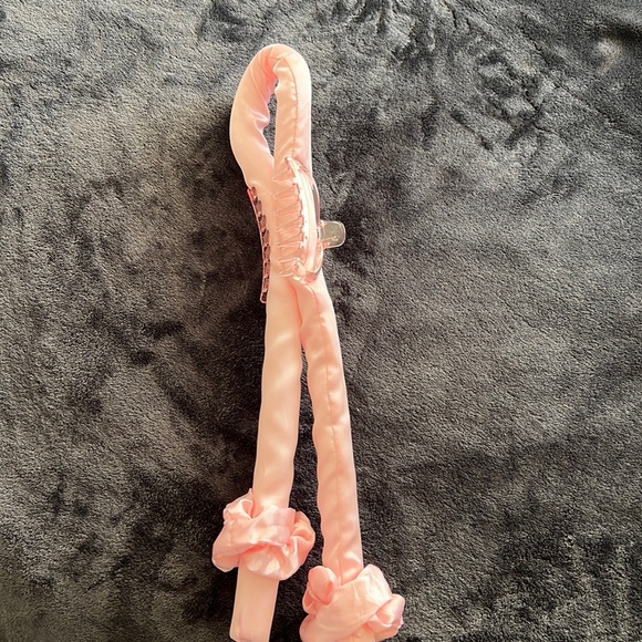 heatless curls - Picture 4 of 6